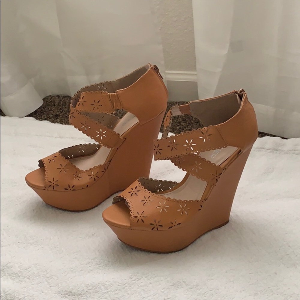 Bumper Brown Wedge heels